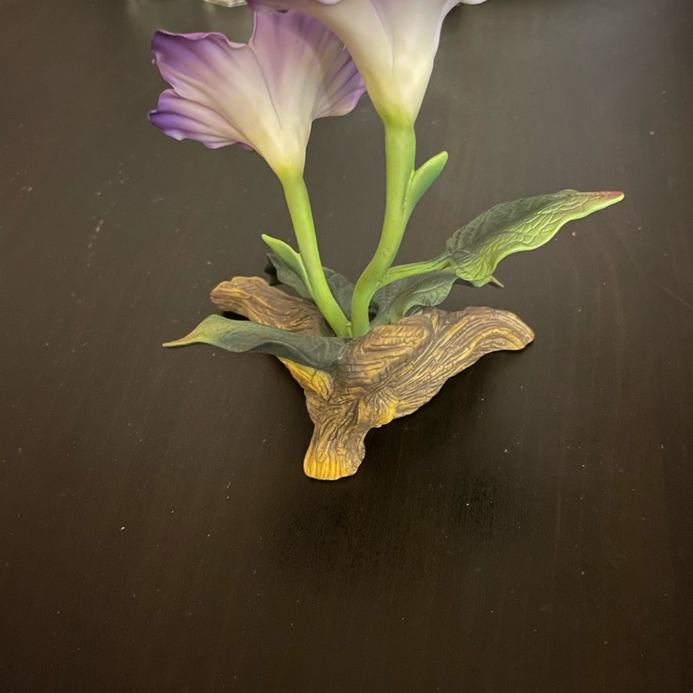 Beautiful Pansy porcelain sculpture - Picture 4 of 6